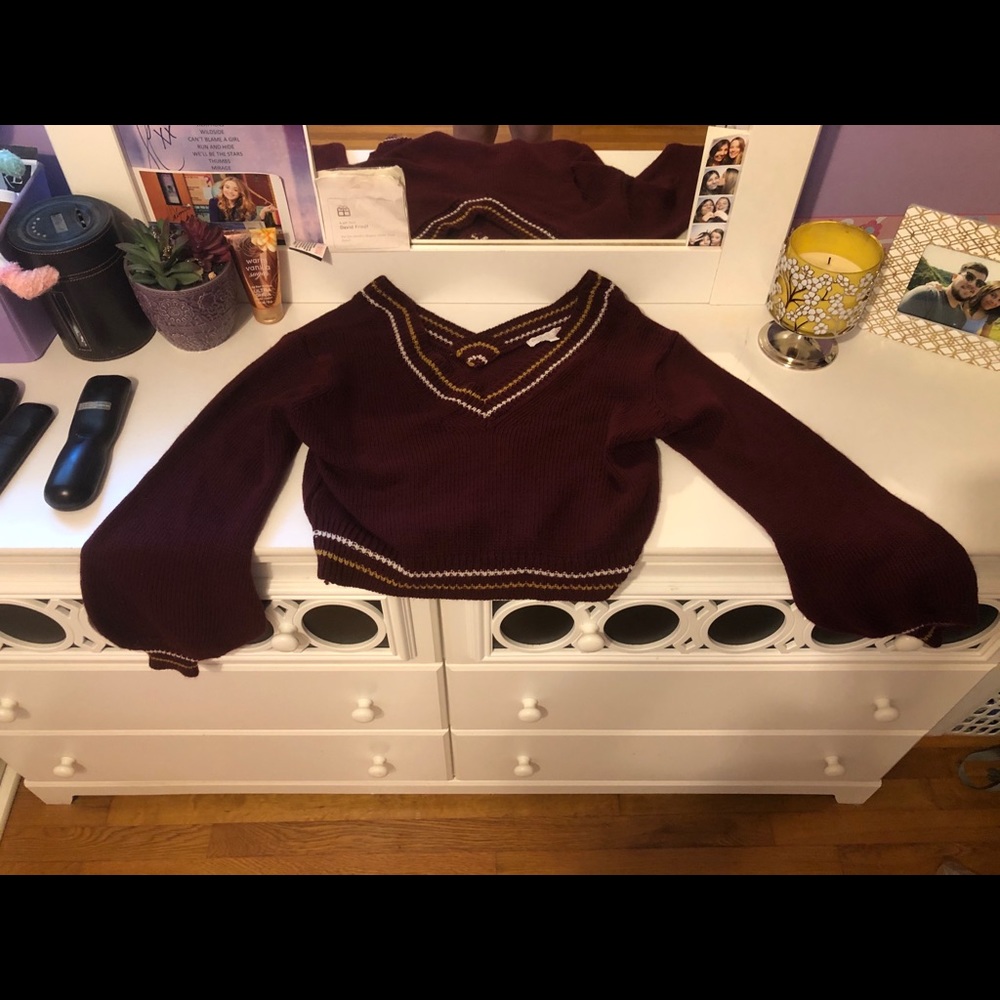 Long sleeve crop sweater